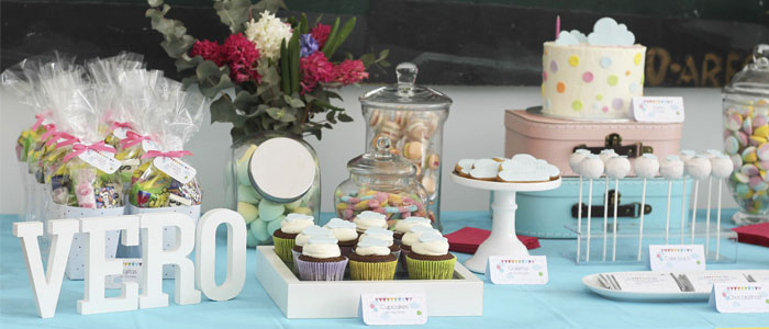 Mesa de Dulces de Nubes y Colores