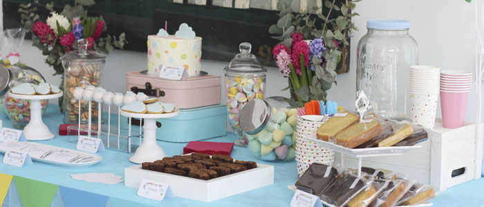 Mesa de Dulces de Nubes y Colores